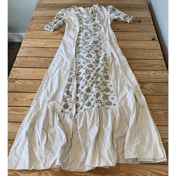 Unbranded Dresses & Skirts - Vintage Floral Detail Dress Size Small Women’s Cream Short Sleeve